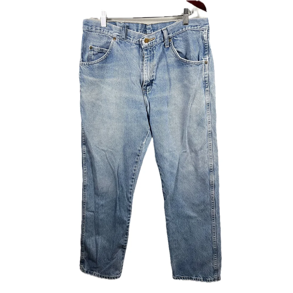 Wrangler Authentic Mens 35x30 Regular Fit Light Wash Denim Jeans